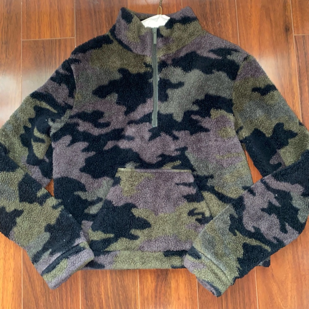 Aeropostale Camo Fleece Pull Over Jacket!